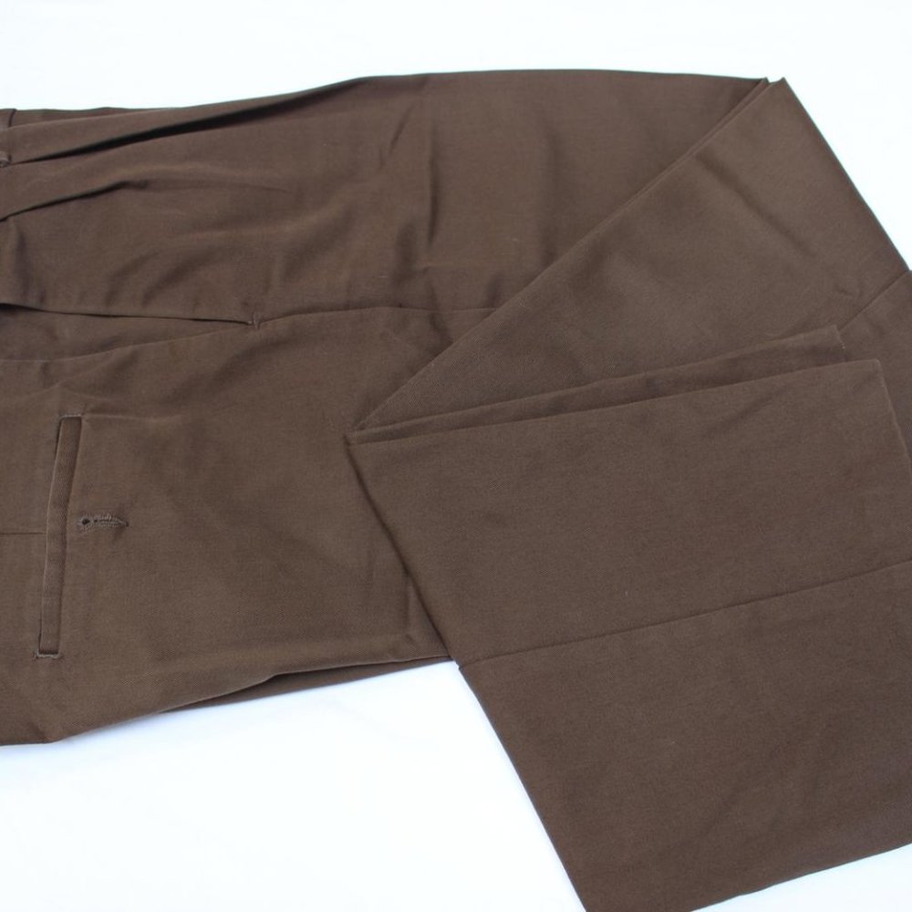 BIG & TALL MENS BROWN CHINO CASUAL PANTS 38 x 34 HAGGAR  PLEATED FRONT CUFFS
